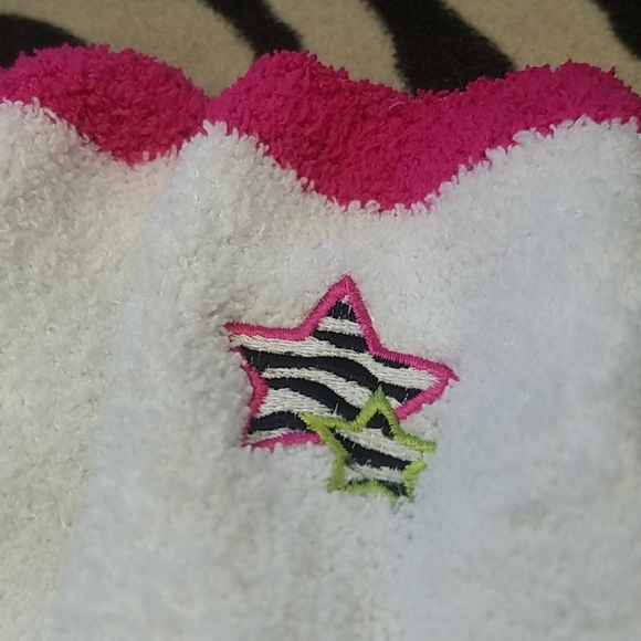 Set(2) Scene Fuzzy Socks - Picture 4 of 5